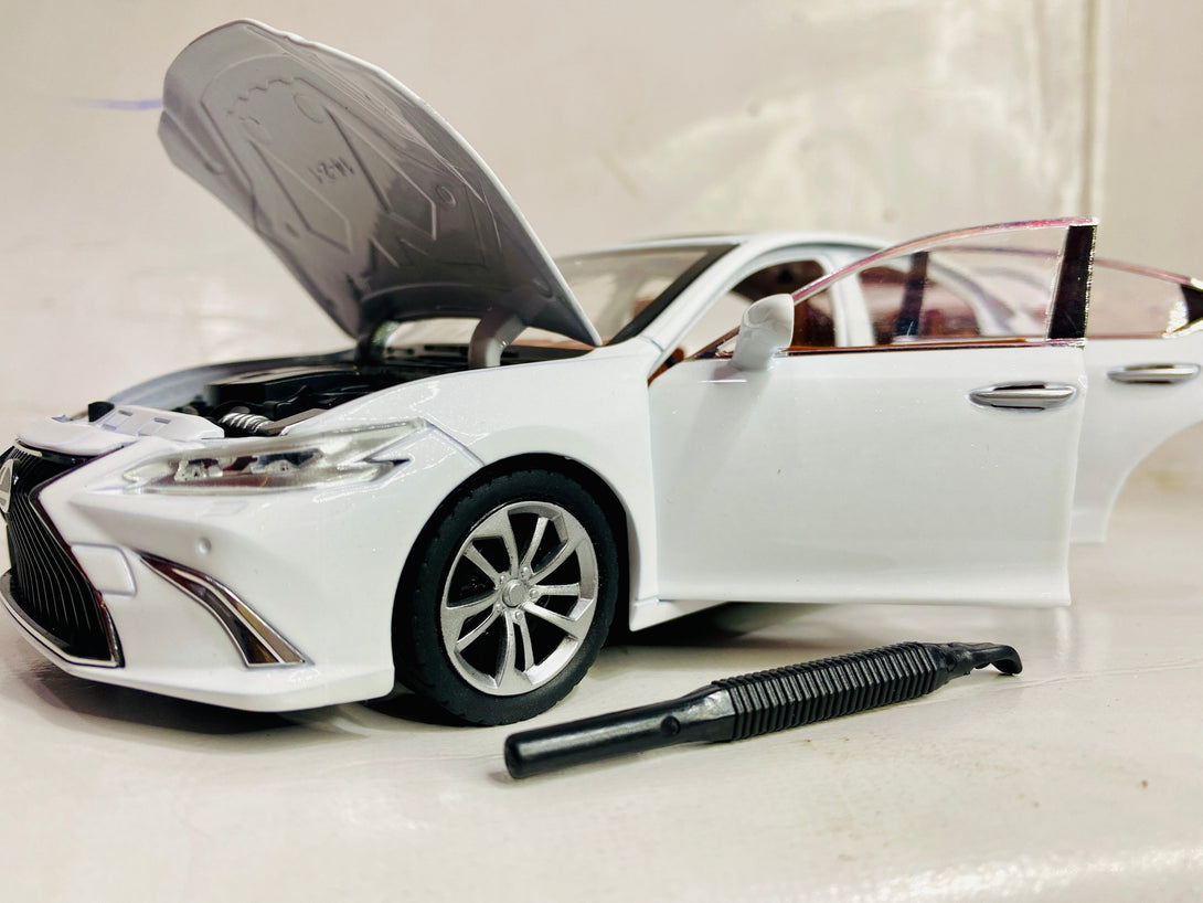 1:24 Toyota Lexus Es300 Die Cast Metal Model Car with Light and Sound - Trendytoys