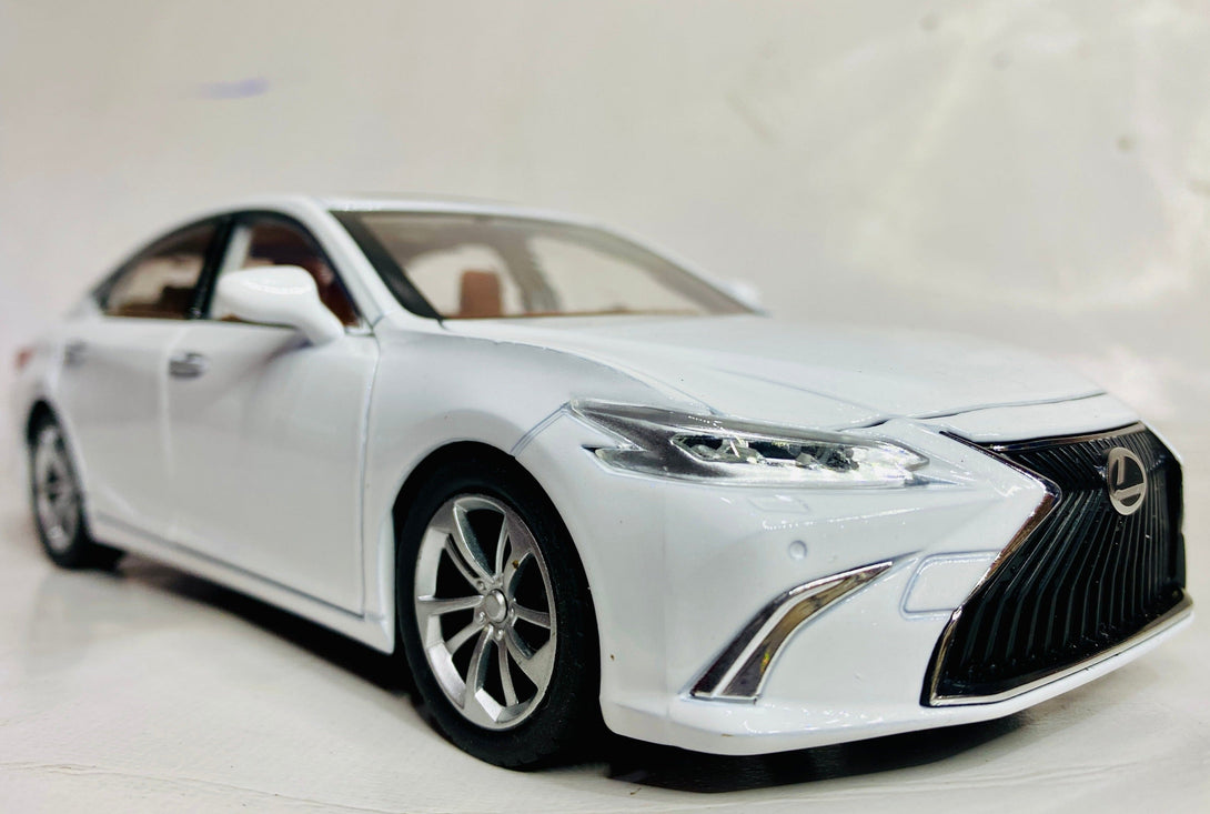 1:24 Toyota Lexus Es300 Die Cast Metal Model Car with Light and Sound - Trendytoys