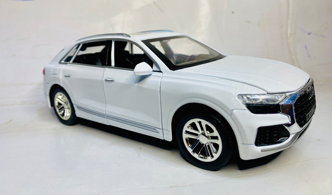 1:24 Audi Q8 Quattro Die Cast Metal Model Car - Trendytoys