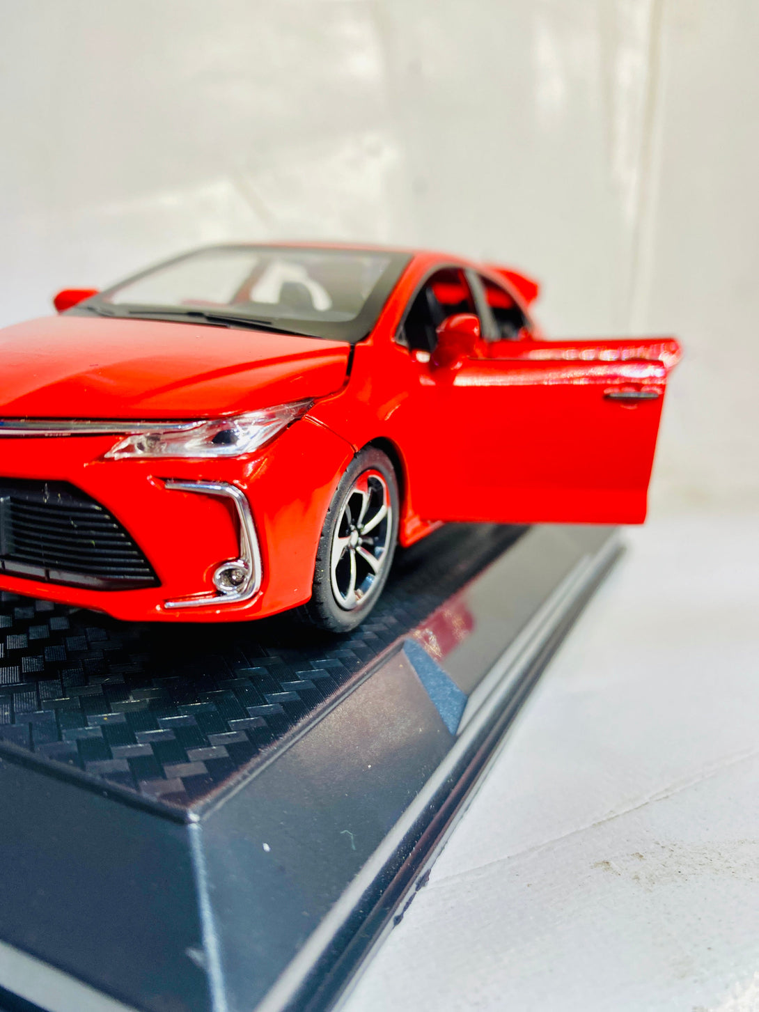 1:32 Scale Die Cast Toyota Corolla Yaris - Trendytoys