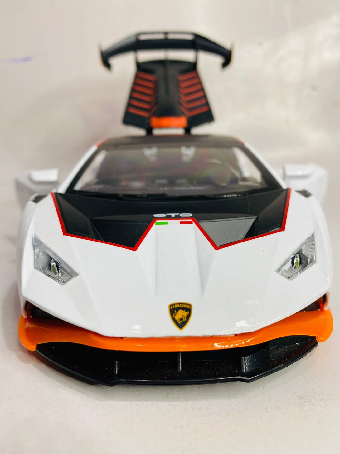 1:24 LAMBORGHINI HURACAN STO ALLOY DIECAST METAL MODEL CAR - Trendytoys