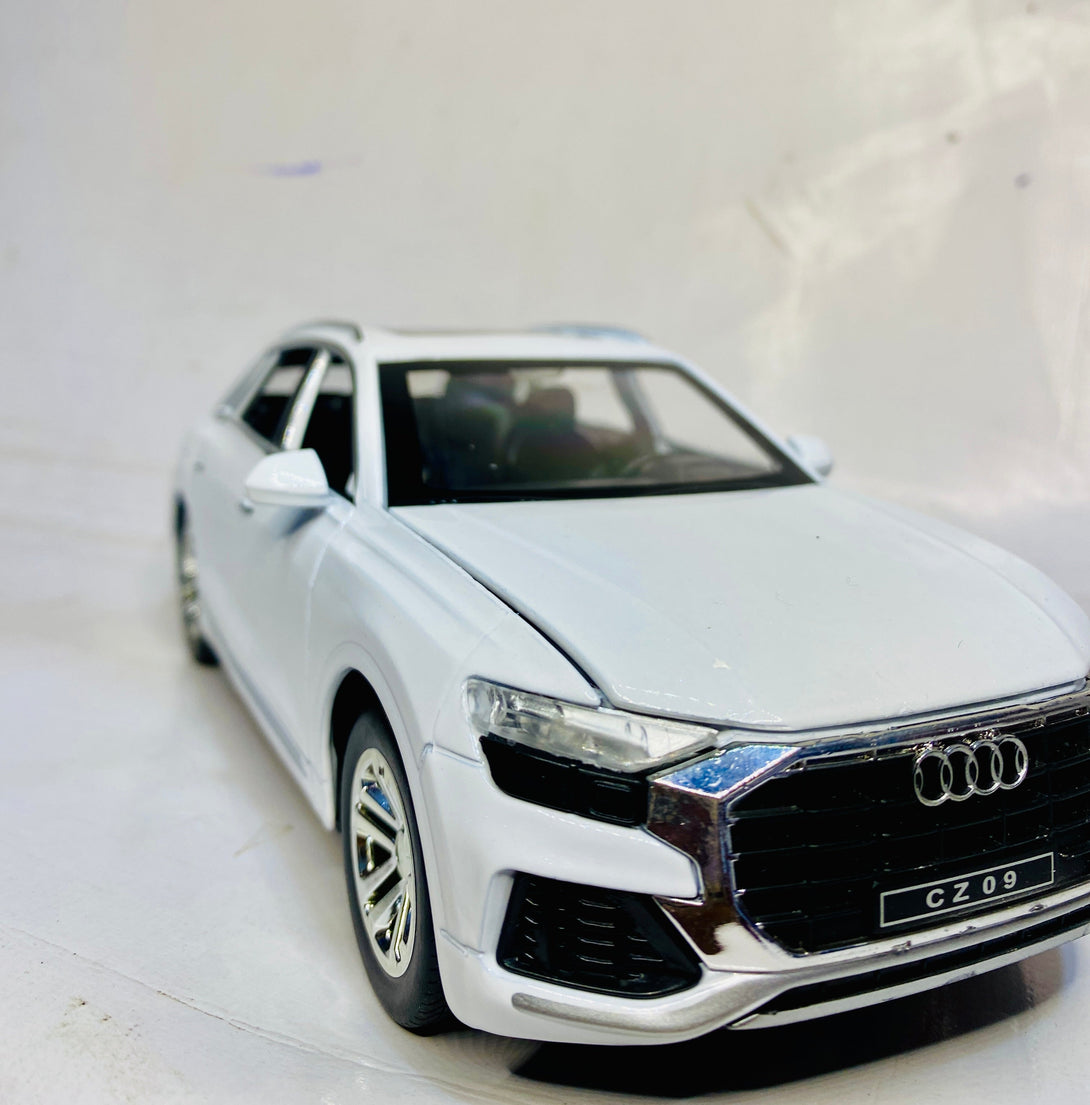 1:24 Audi Q8 Quattro Die Cast Metal Model Car - Trendytoys