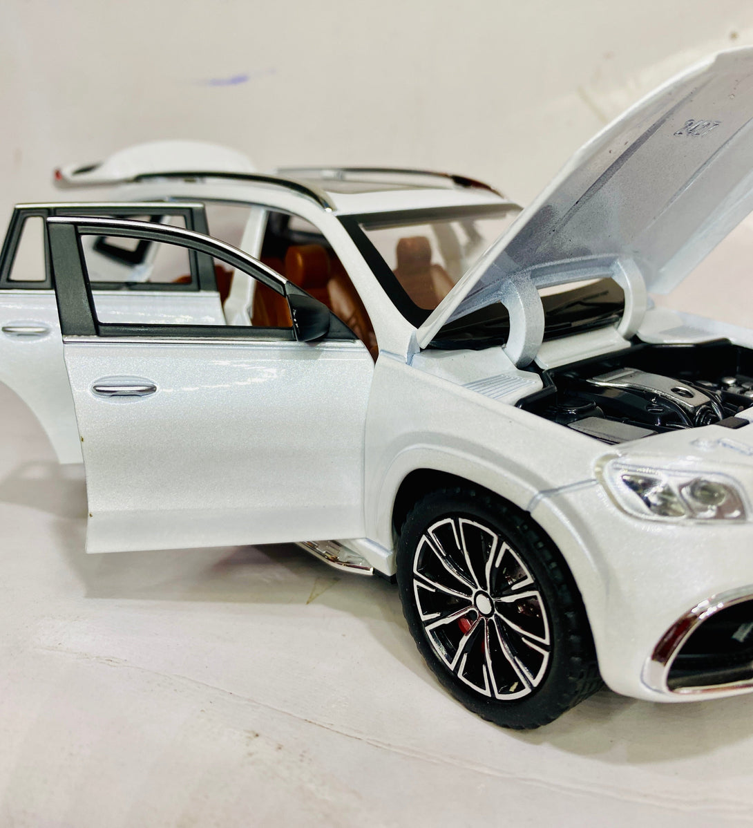 1:24 Mercedes Benz AMG GLS63 DIECAST MODEL - Trendytoys