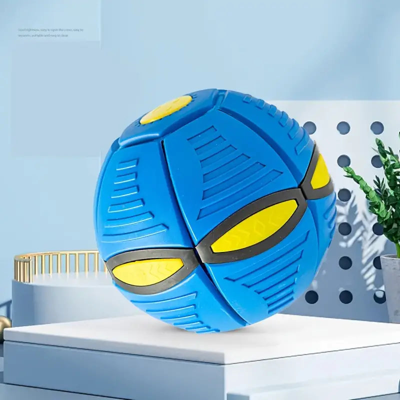 FLYING SOUCER UFO BALL WITH LIGHTS - Trendytoys